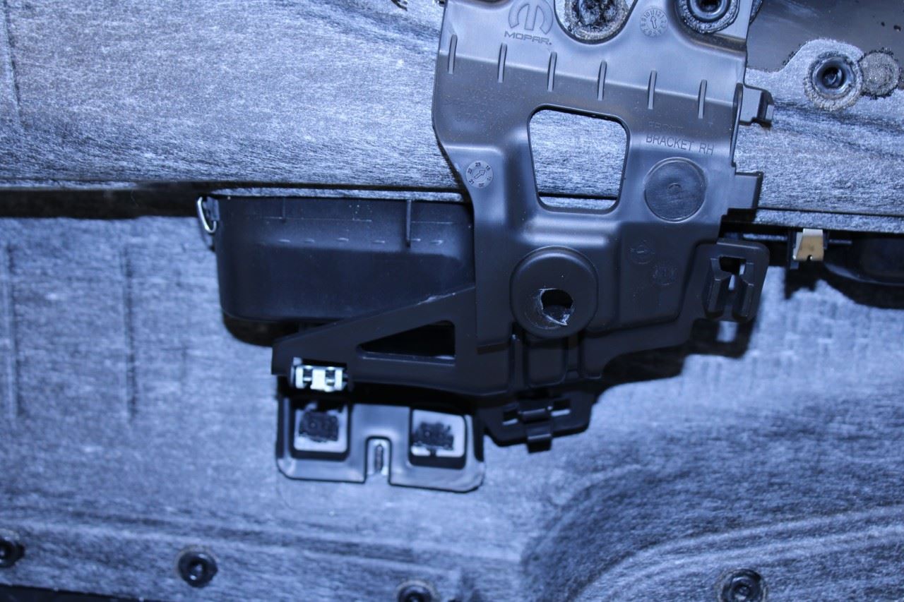 2019-2021 Jeep Renegade Sport Front Right Side Door Trim Panel 6ZY50LXHAA OEM - Alshned Auto Parts