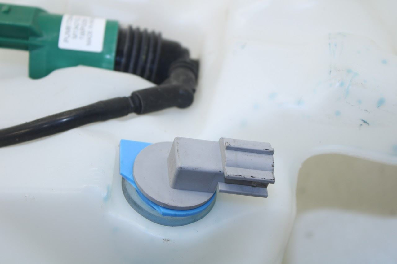 2019-25 Chevrolet Blazer 2LT Windshield Washer Reservoir Bottle 84757867 OEM - Alshned Auto Parts