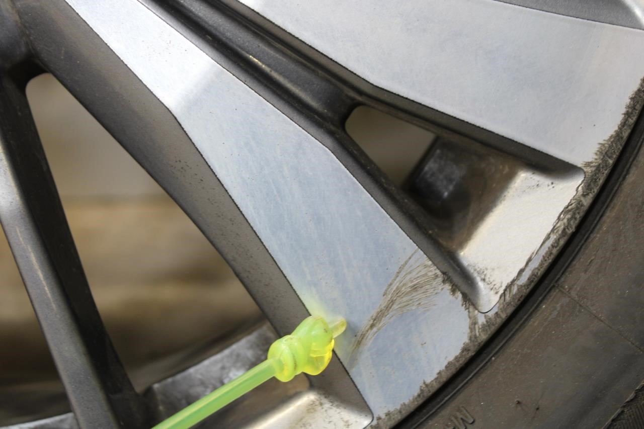 2017-20 Nissan Pathfinder SV Wheel Tire Leao Lion Sport HP3 235/65R18 106H Set 4 - Alshned Auto Parts