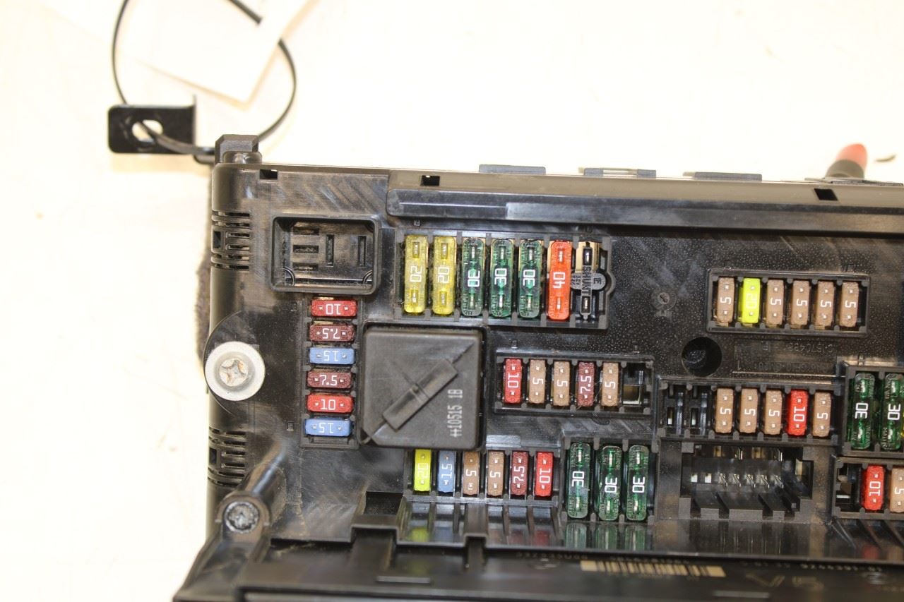 2010-2012 BMW 750Li xDrive 4.4L AWD Front Power Distribution Fuse Relay Block - Alshned Auto Parts