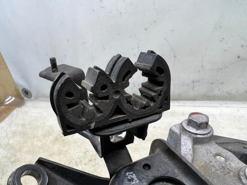2011-15 Toyota Prius Two 1.8L FWD Right Engine Support Mount Bracket 12305-373007