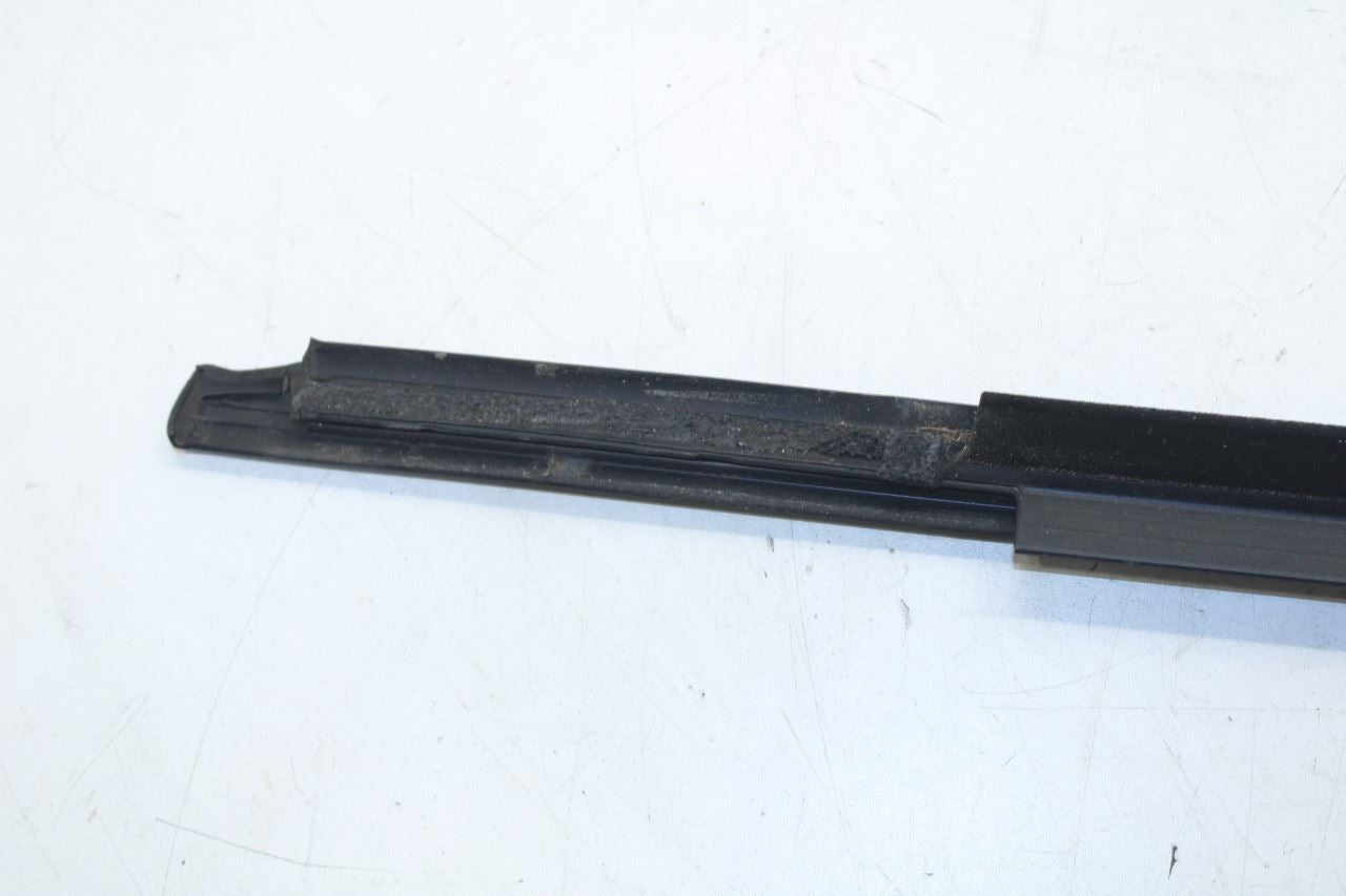 2014-23 Jeep Cherokee Front Right Door Run Channel w/ Belt Molding Weatherstrip - Alshned Auto Parts