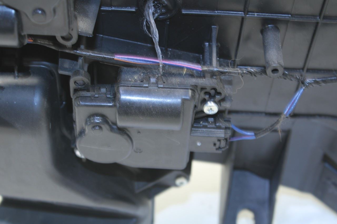 2014-2015 Ram 1500 Crew Cab Laramie HVAC Heater Blower Housing Box 68195966AE - Alshned Auto Parts