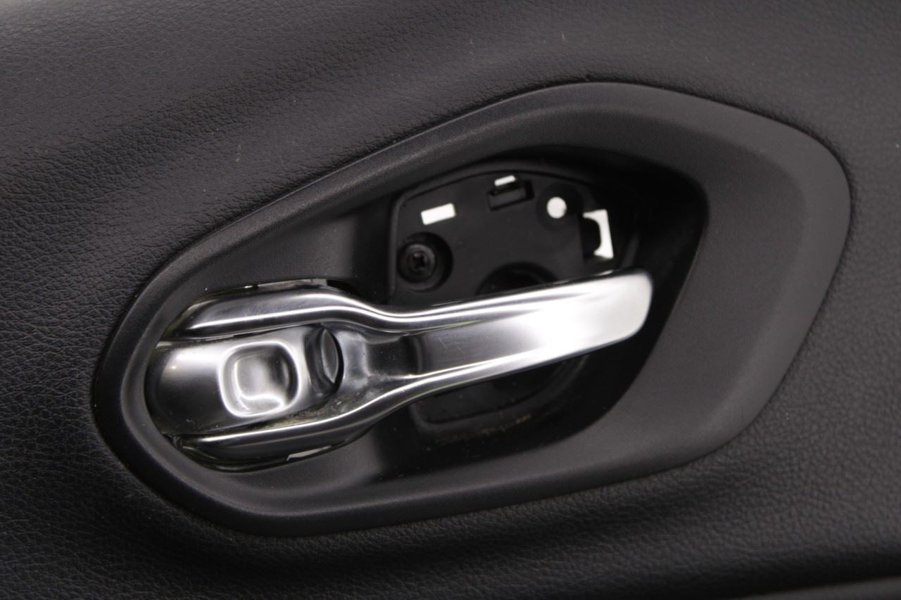 2017-18 Jeep Cherokee Limited Front Left Side Door Trim Panel 6MD282X9AA *ReaD* - Alshned Auto Parts