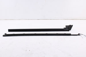 15-23 Ford Mustang Conv V6 2Dr Front Right Door Outer w/ Inner Belt Weatherstrip