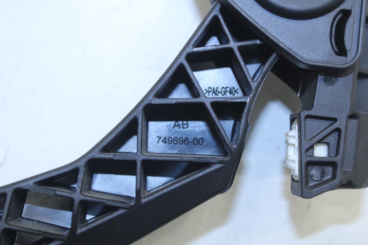 2010-15 Jaguar XF Portfolio 5.0L Accelerator Throttle Gas Pedal Sensor C2D20663 - Alshned Auto Parts