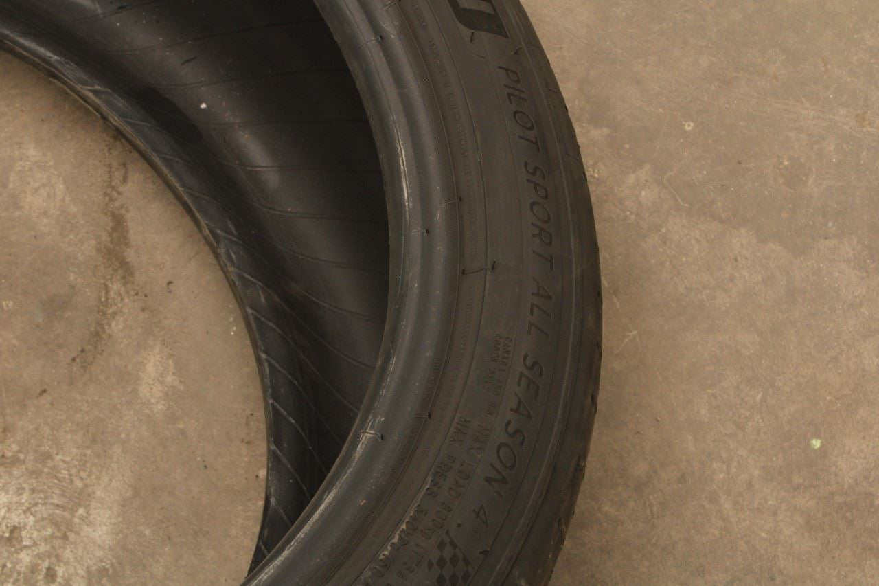 2024 Tire Michelin Pilot Sport All Season 4 255/40ZR19 100Y R811914