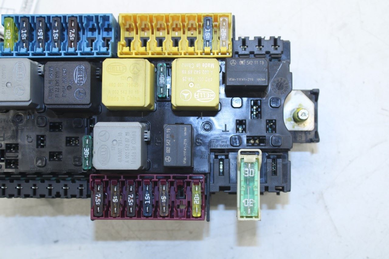 12-15 Mercedes-Benz ML350 3.5L RWD Engine Bay Right Side Fuse Relay Junction Box - Alshned Auto Parts