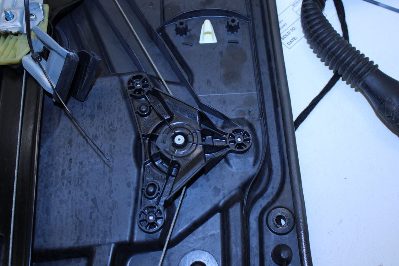 12-15 Mercedes-Benz ML350 RR RH Door Window Regulator w/ Carrier Plate and Motor - Alshned Auto Parts