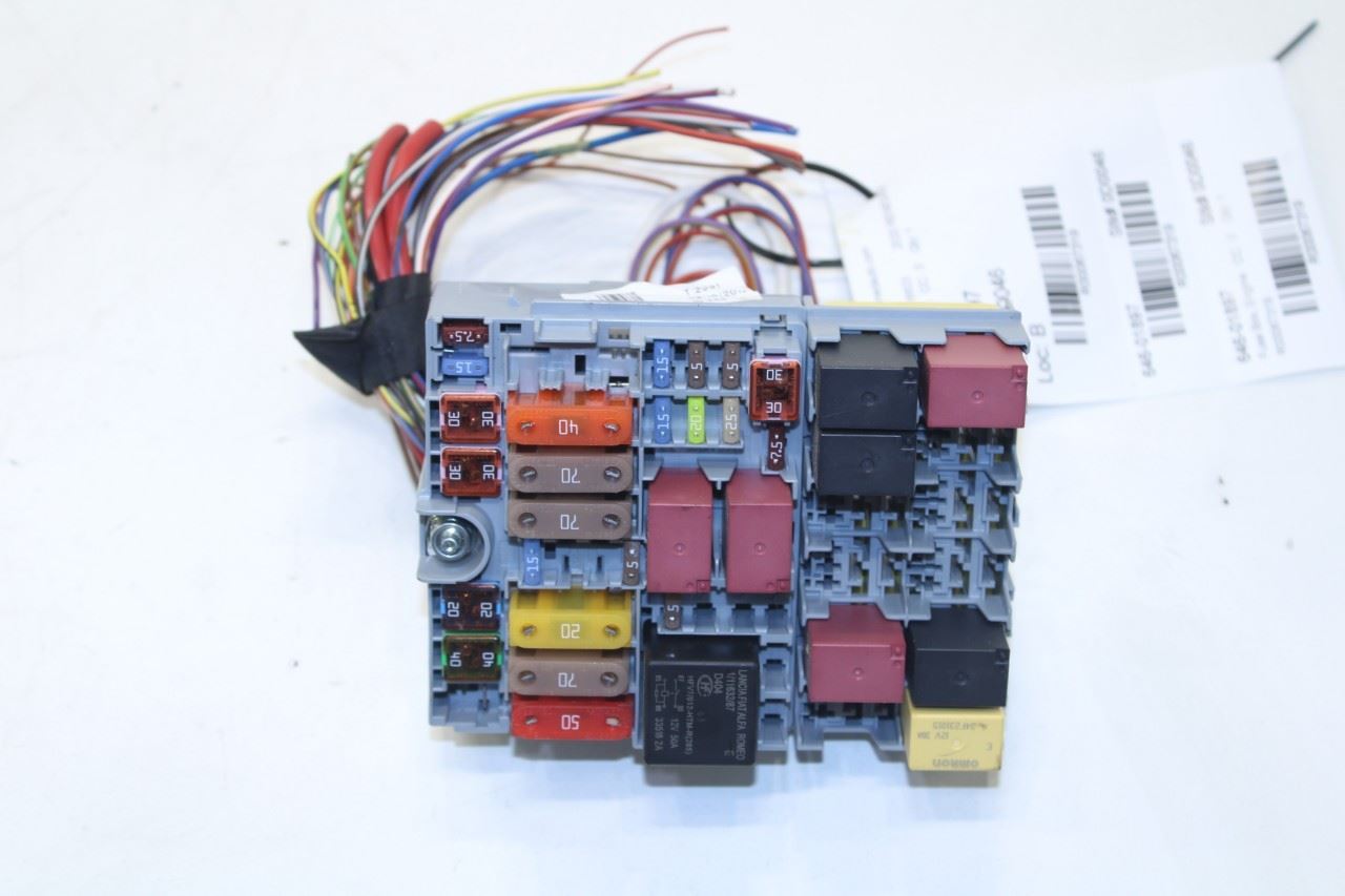 17-21 Jeep Renegade Sport 2.4L FWD Engine Fuse Relay Box Module w/ Wire Harness - Alshned Auto Parts