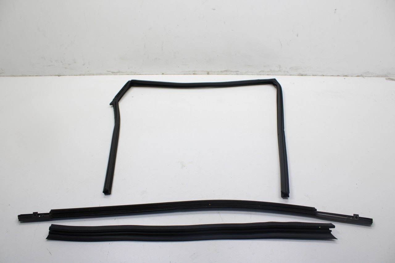 17-22 Nissan Rogue Sport SL AWD RR LH Door Run Channel Belt Outer Inner Molding - Alshned Auto Parts