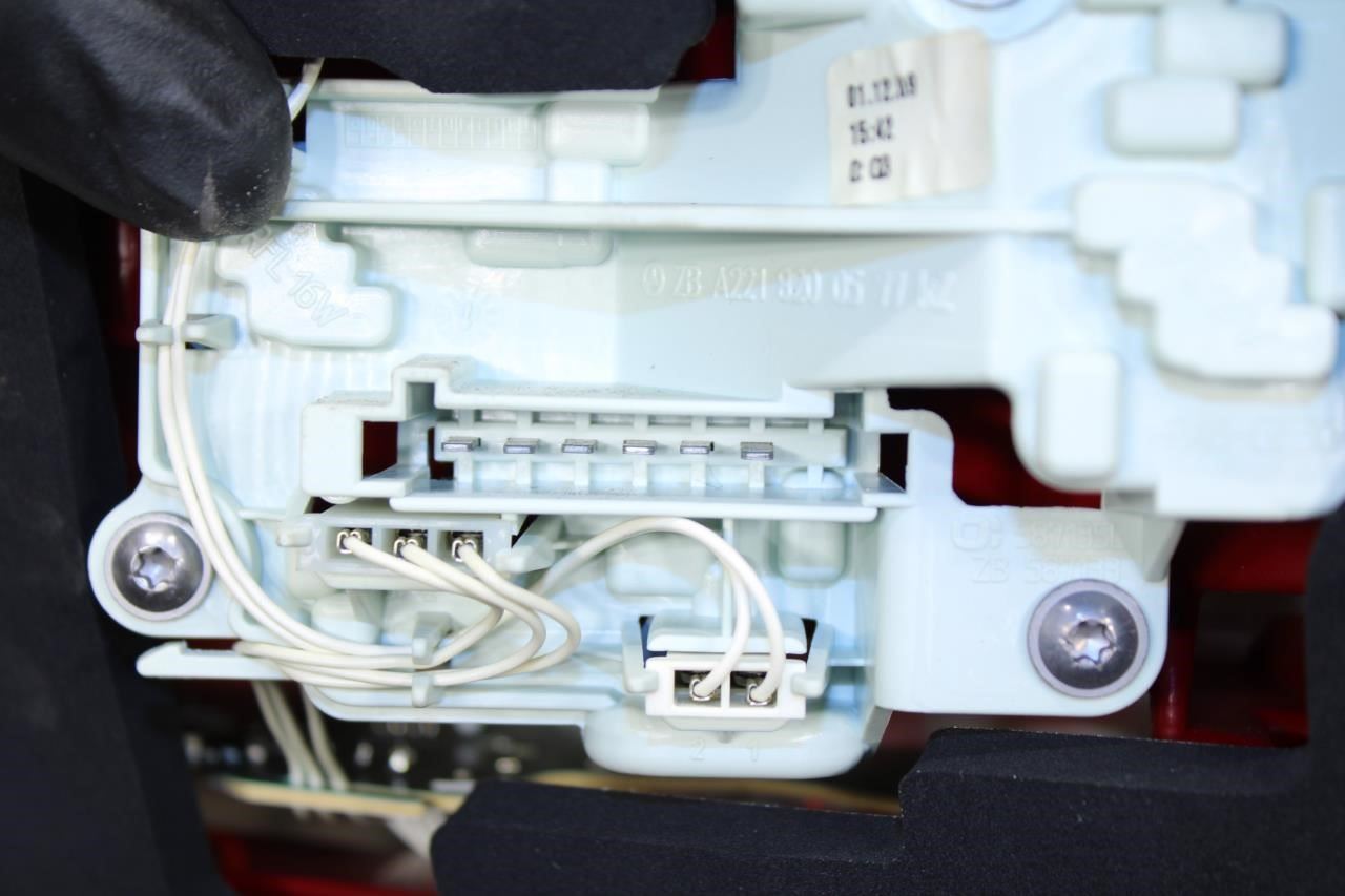 2007-2013 Mercedes-Benz S550 Rear Left Tail Light Lamp 221-820-13-64 OEM *ReaD* - Alshned Auto Parts