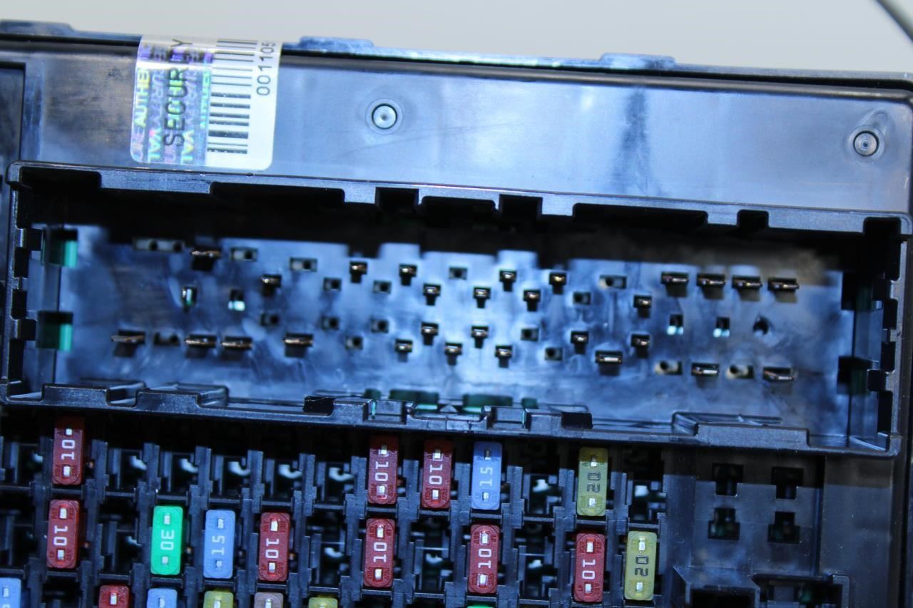 2018-2019 GMC Acadia SLT-1 3.6L Cabin Fuse Relay Junction Block Box 84270913 OEM - Alshned Auto Parts