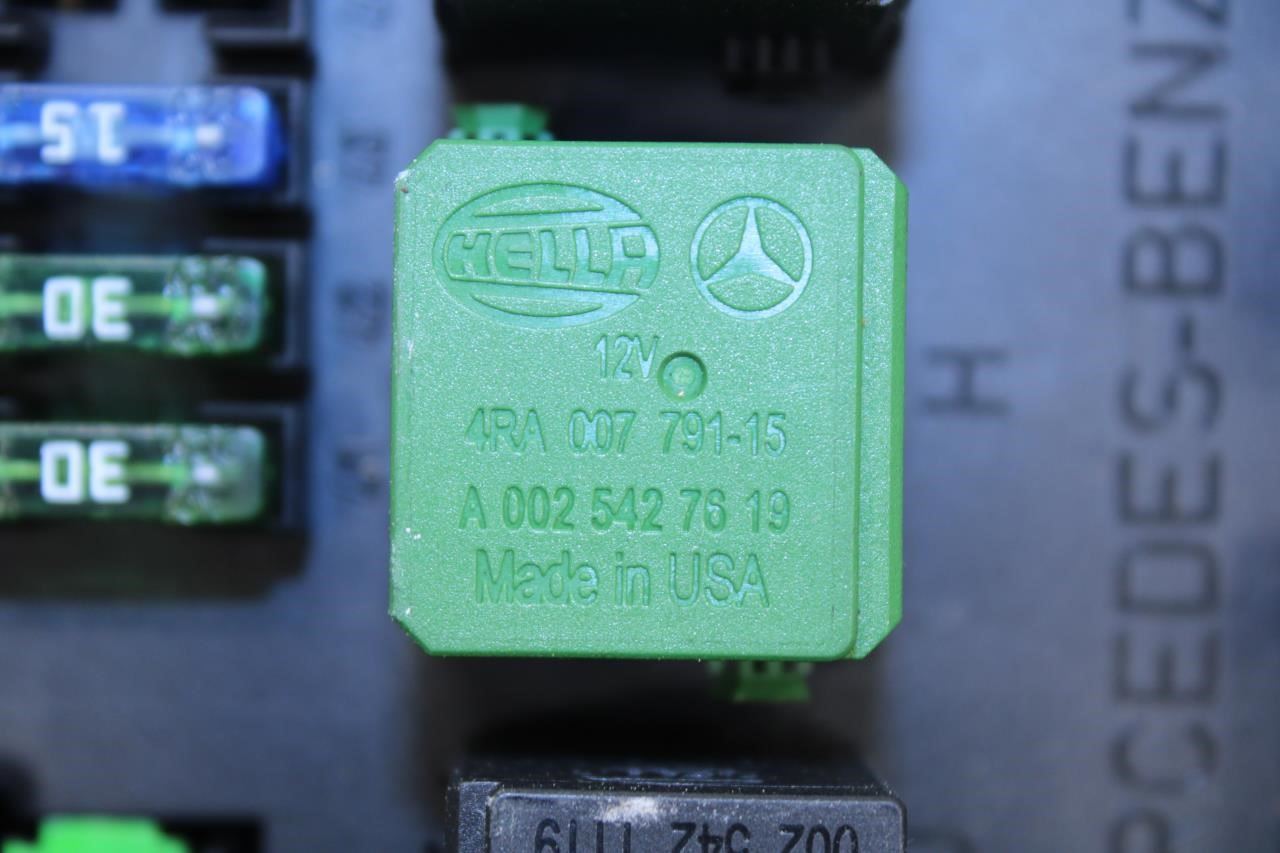 07-10 Mercedes-Benz S550 Under Hood Fuse Relay Junction Box w/ SAM 221-545-16-01 - Alshned Auto Parts