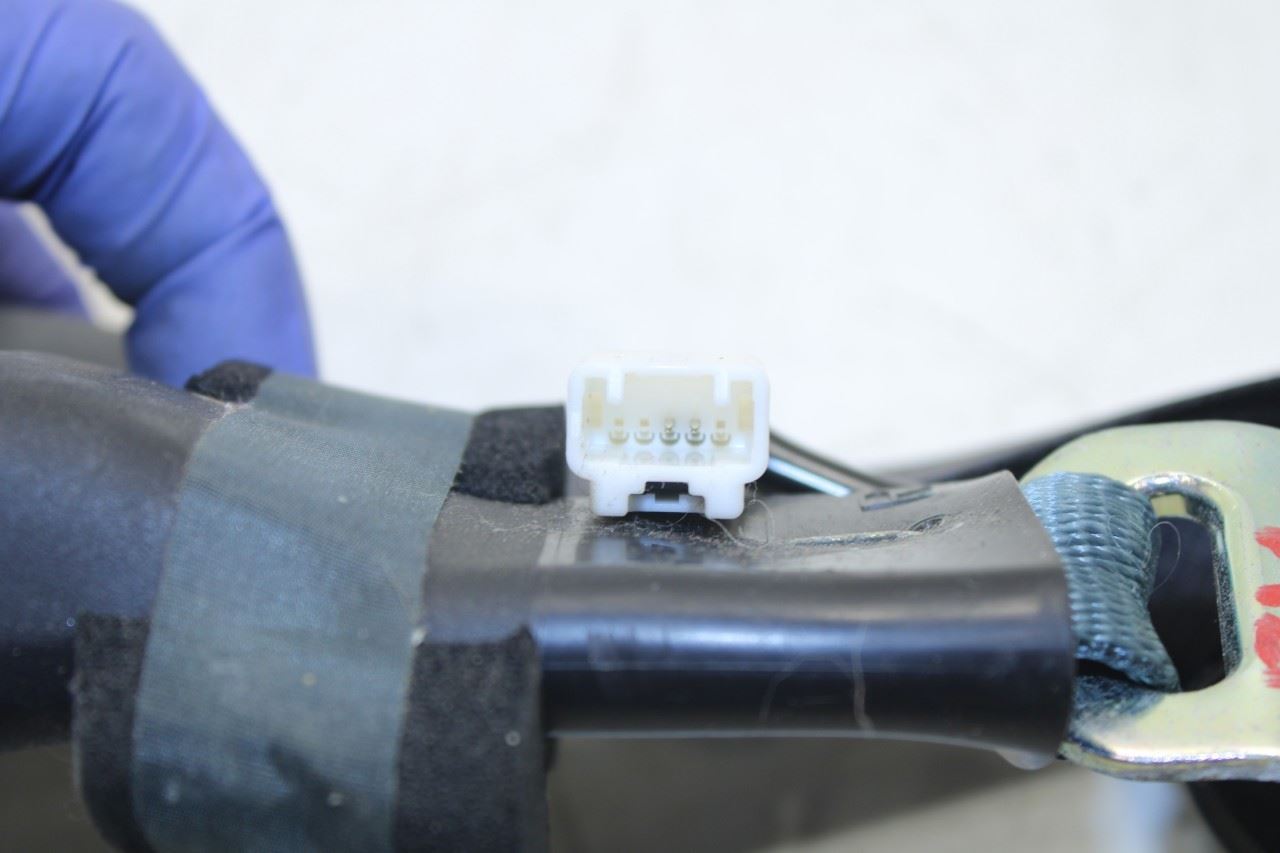 2013-16 Lexus GS350 3.5L AWD Rear Passenger Right Side 2nd Row Seat Belt Buckle - Alshned Auto Parts