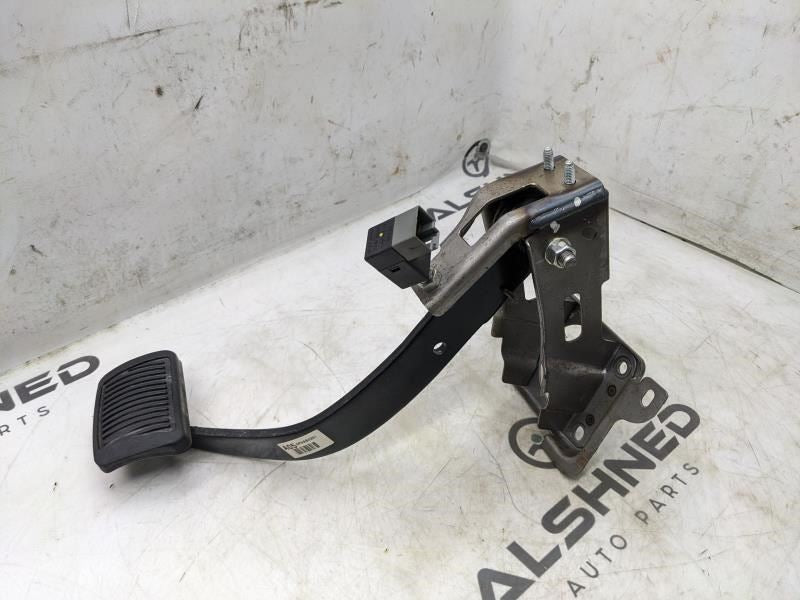 09-13 Kia Soul+ GL 2.0L Brake Pedal w/ Bracket and Stop Light Switch 32810-2K5002
