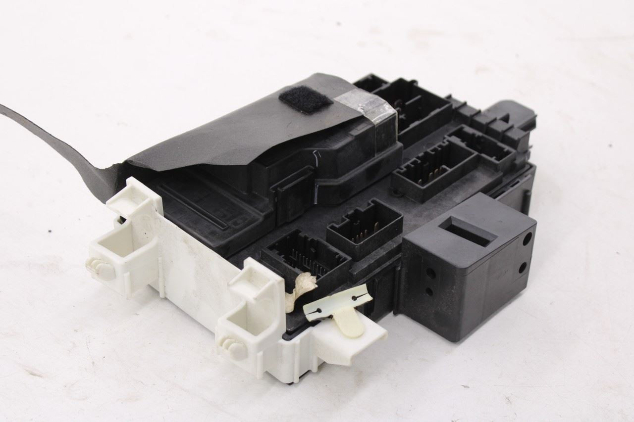 2010-2014 Ford Mustang Conv V6 Fuse Box Body Computer Control Module BCM BCU10
