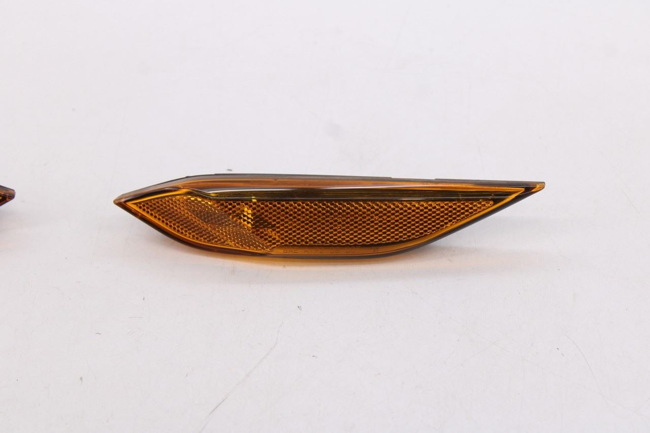 2011-2014 Porsche Cayenne S Front Right and Left Side Marker Light 958631071003