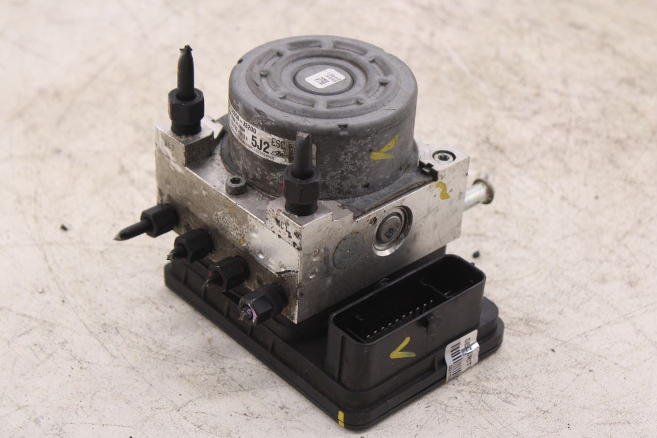 2019-2021 Hyundai Veloster 2L ABS Anti Lock Brake Pump Control Module 58900J32002