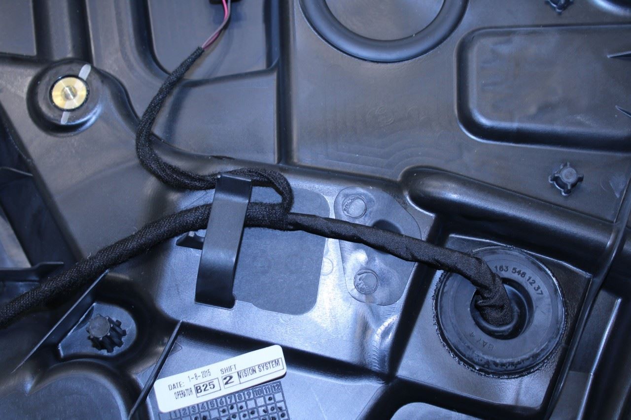 12-15 Mercedes-Benz ML350 FR RH Door Window Regulator w/ Carrier Plate and Motor - Alshned Auto Parts