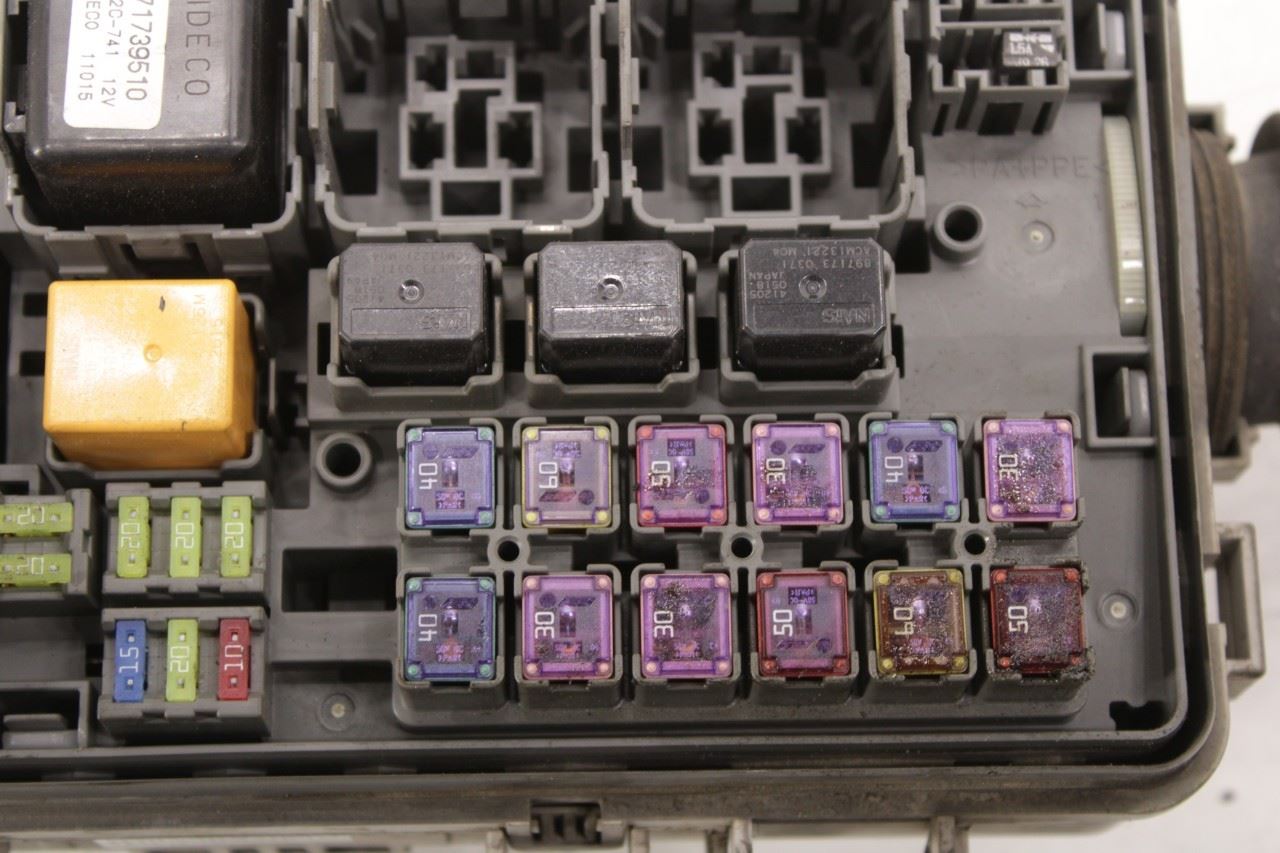 2012-2020 Isuzu NPR HD Fuse Relay Box 8-98113-687-0 OEM - Alshned Auto Parts