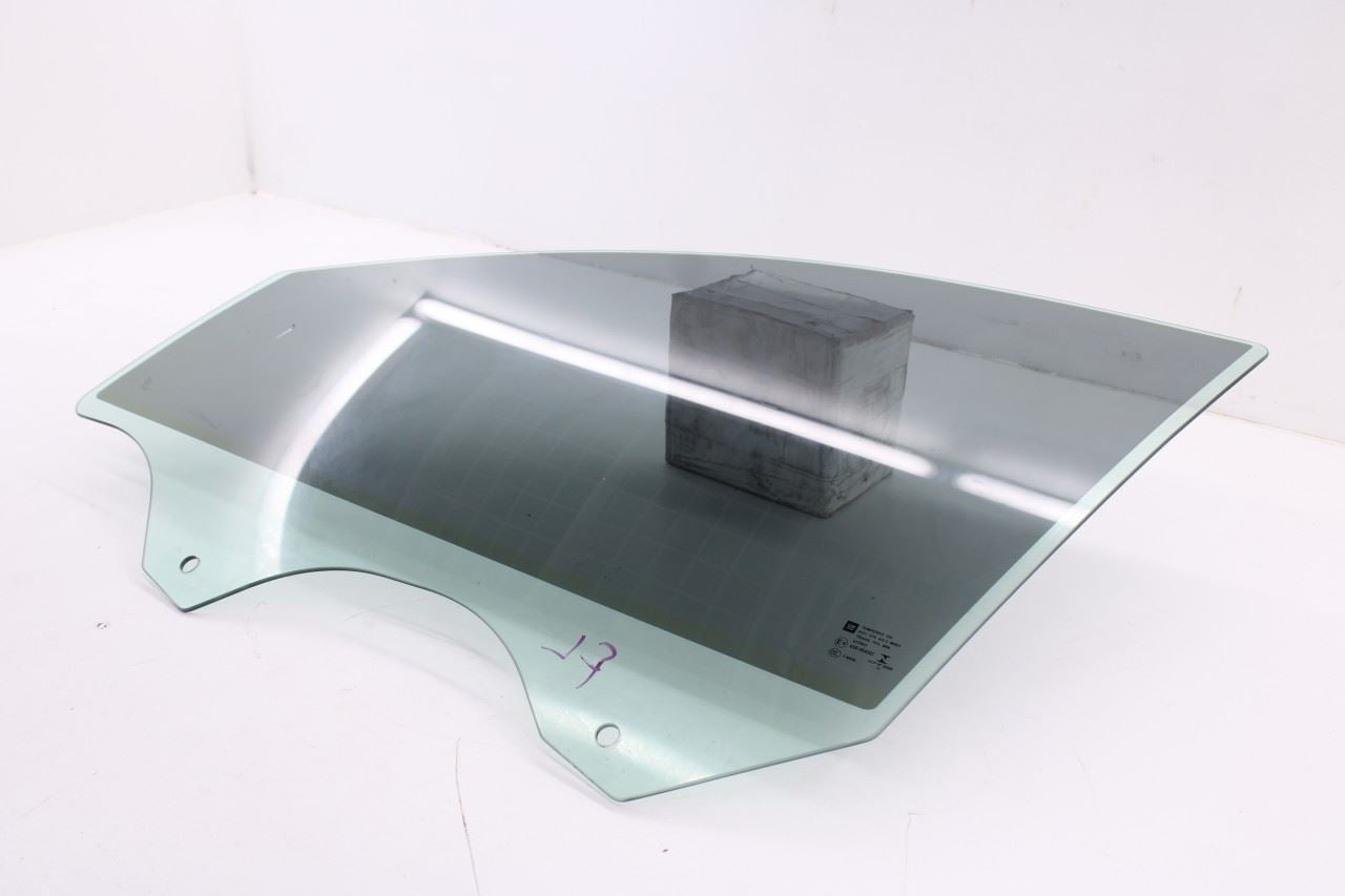 2018-2024 Chevrolet Equinox LT Front Left Door Window Movable Glass 84398670 OEM3