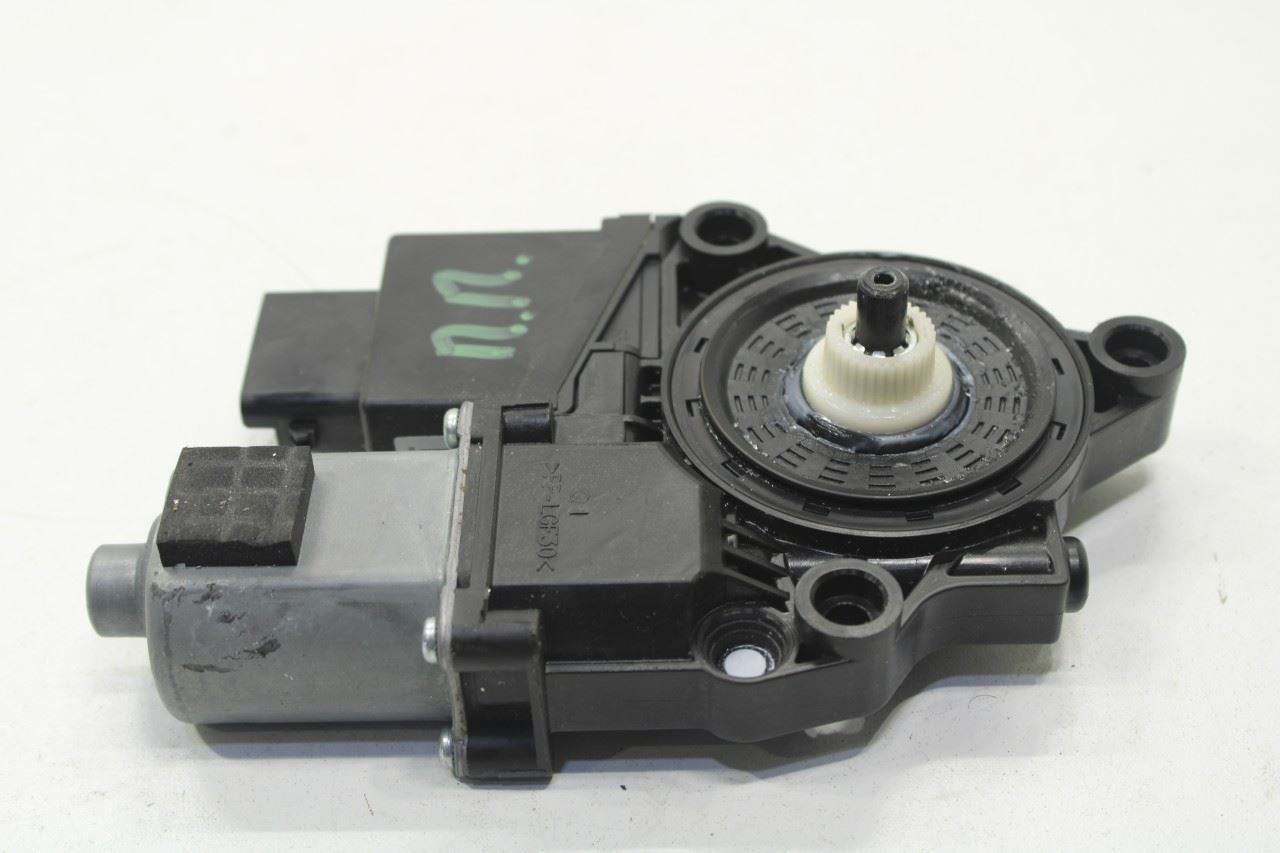 2019-2020 KIA Sorento LX Front Right Door Power Window Motor 82460-C5220 OEM - Alshned Auto Parts