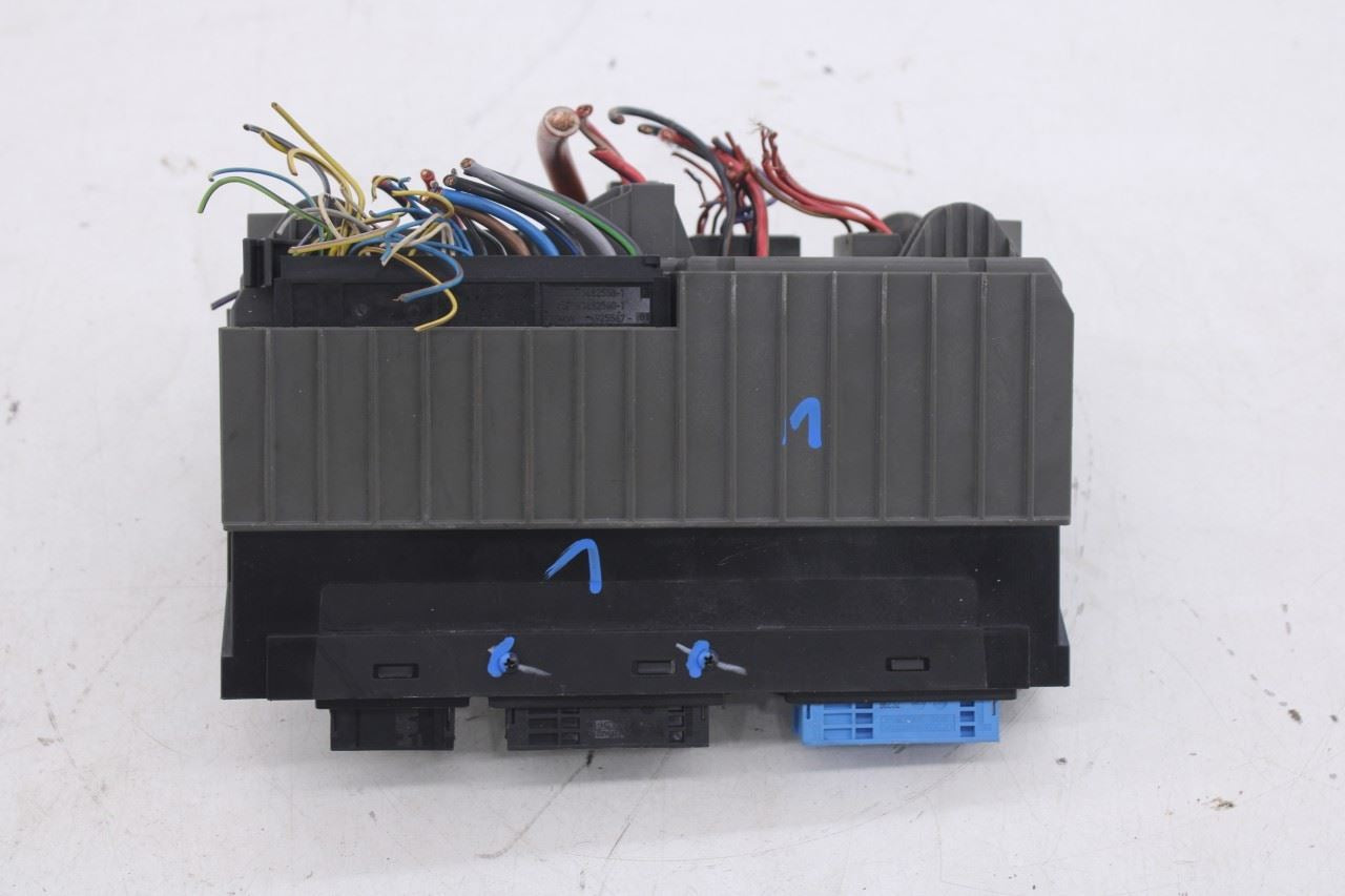 2007-13 BMW X5 xDrive35i 3.0L Front Power Distribution Fuse Relay Junction Block13
