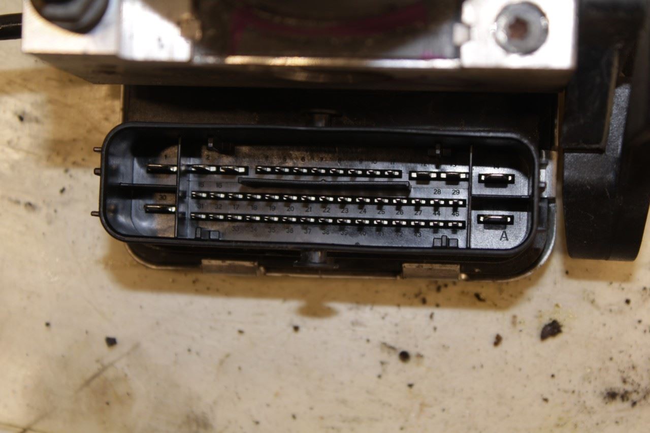 18-19 Volkswagen Atlas S 3.6L AWD ABS Anti Lock Brake Pump Control Module *ReaD* - Alshned Auto Parts