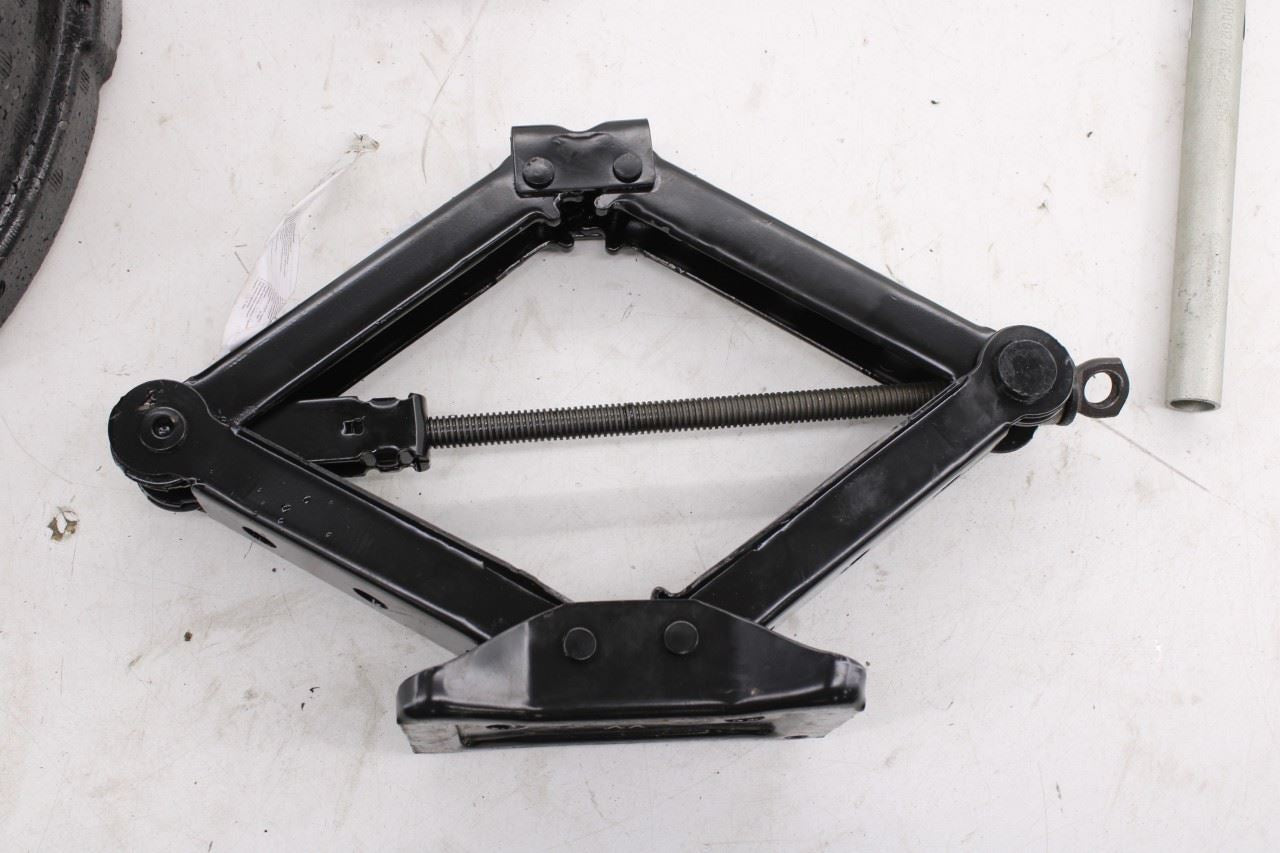 16-18 Volkswagen Jetta Sport FWD Lift Jack and Tool Kit w/ Foam Holder Container9