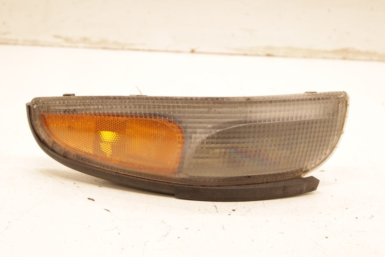1997-04 Chevrolet Corvette Front Left Driver Side Park Turn Signal Lamp 16523617 - Alshned Auto Parts