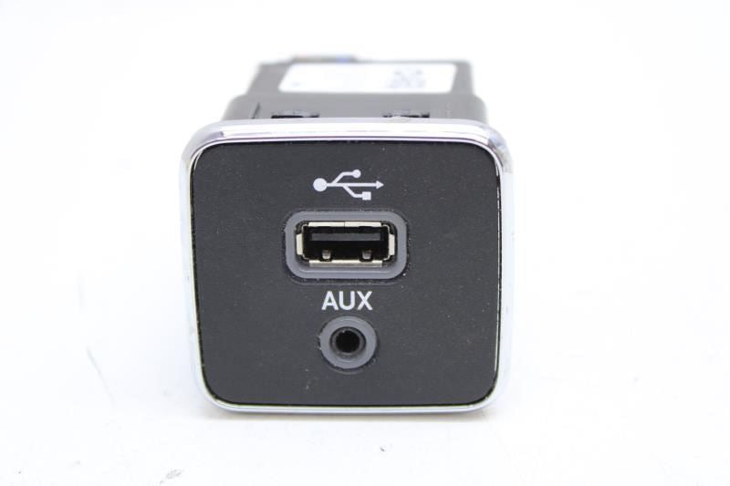 2019-2020 Jeep Cherokee Center Console USB AUX Charging Port 5XG28DX9AD OEM - Alshned Auto Parts