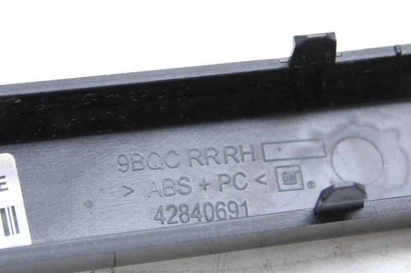 2024-2025 Chevrolet Trax Right Luggage Rack Rail Rear End Cover 42840690 OEM - Alshned Auto Parts