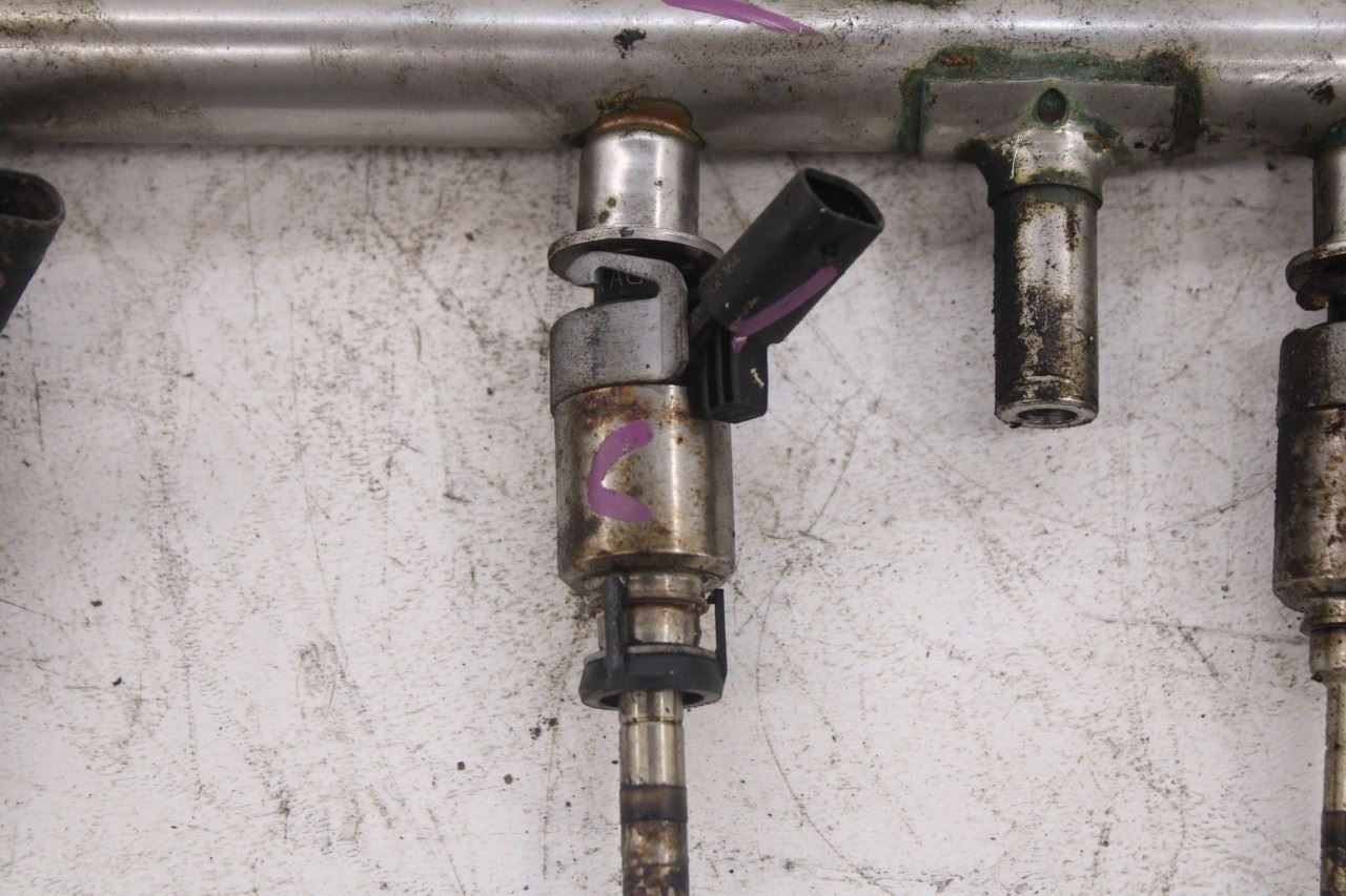 2013-2017 Audi Q5 Premium 2.0L Fuel Rail with Injectors 06H133317D OEM13