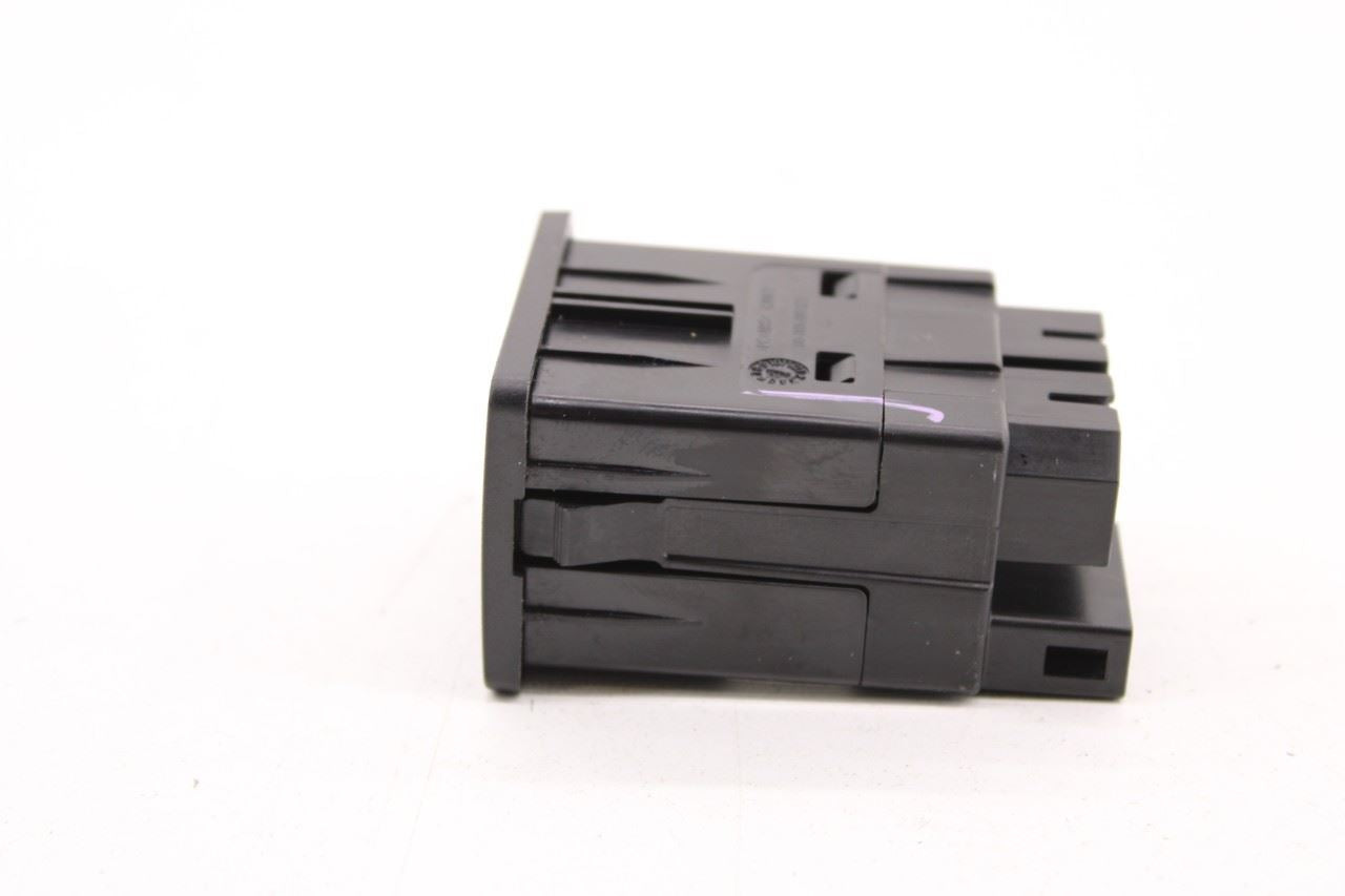 17-20 Lincoln MKZ Reserve Center Console Media USB Charger Port HP5T-14F014-AC - Alshned Auto Parts