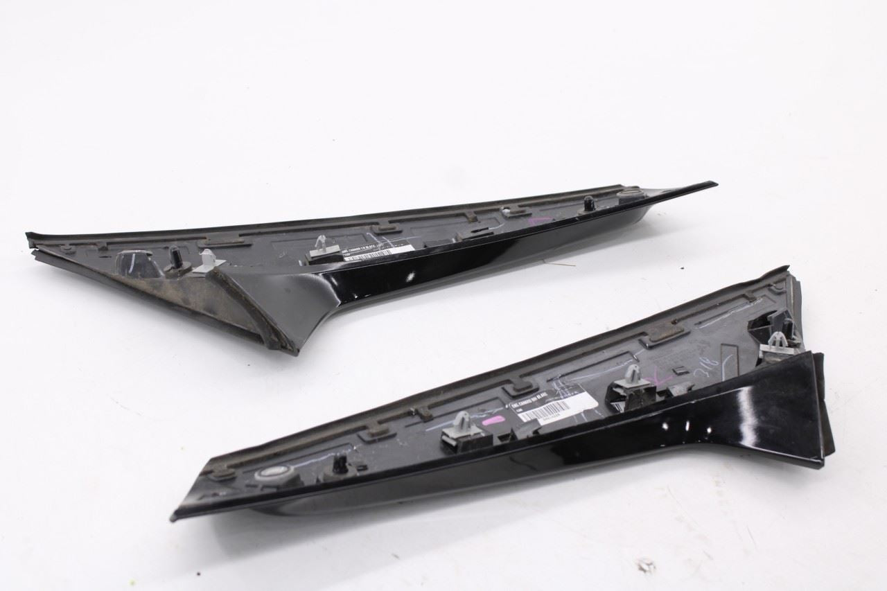 18-24 Chevrolet Equinox LT Rear Right and Left Liftgate Side Aero Trim 8421422711