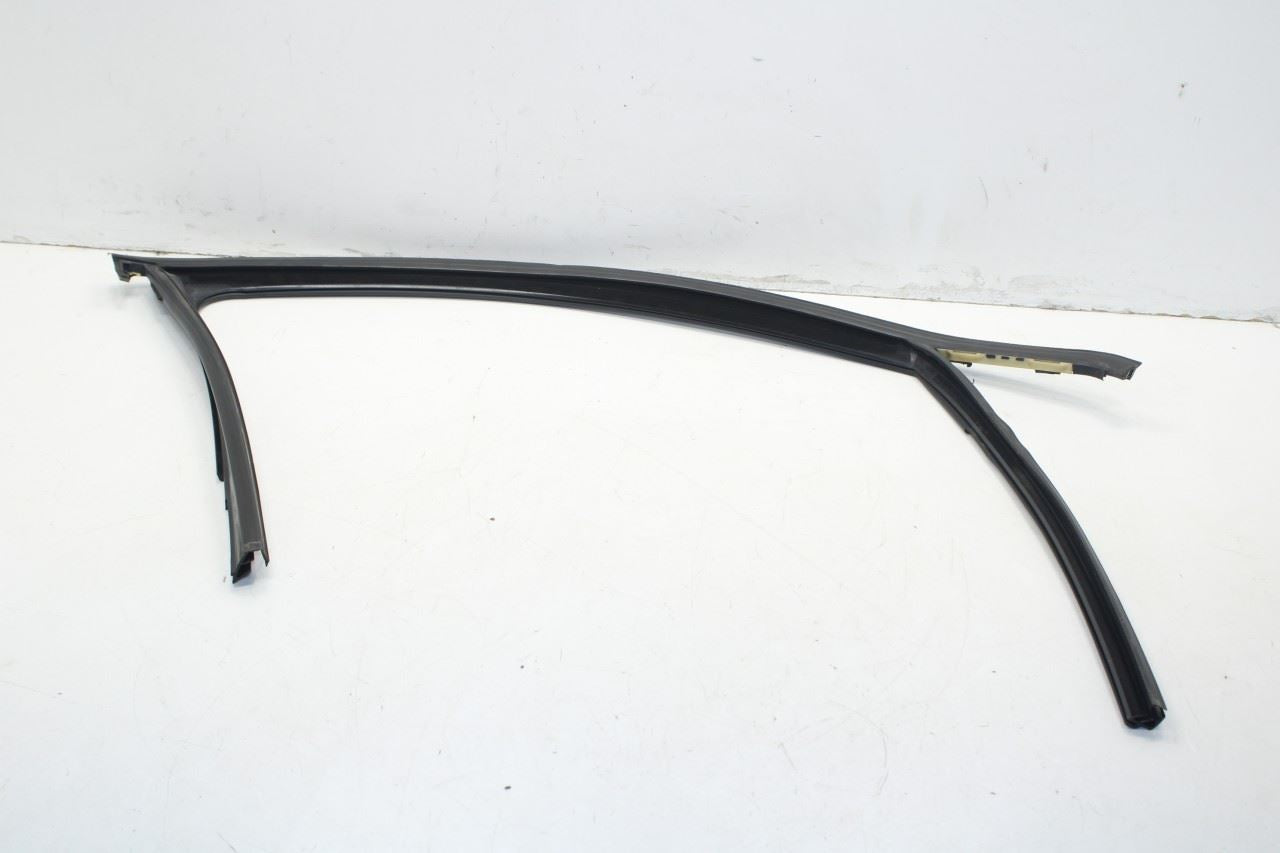 2014-23 Jeep Cherokee Front Right Door Run Channel w/ Belt Molding Weatherstrip - Alshned Auto Parts