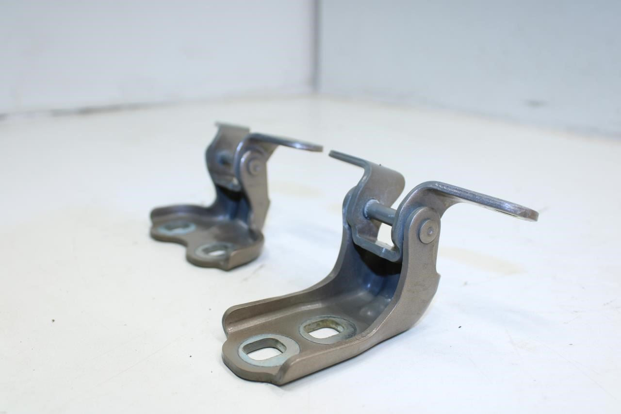 2017-2020 Buick Encore Front RH Side Door Hinge Upper and Lower Set 13577115 OEM - Alshned Auto Parts