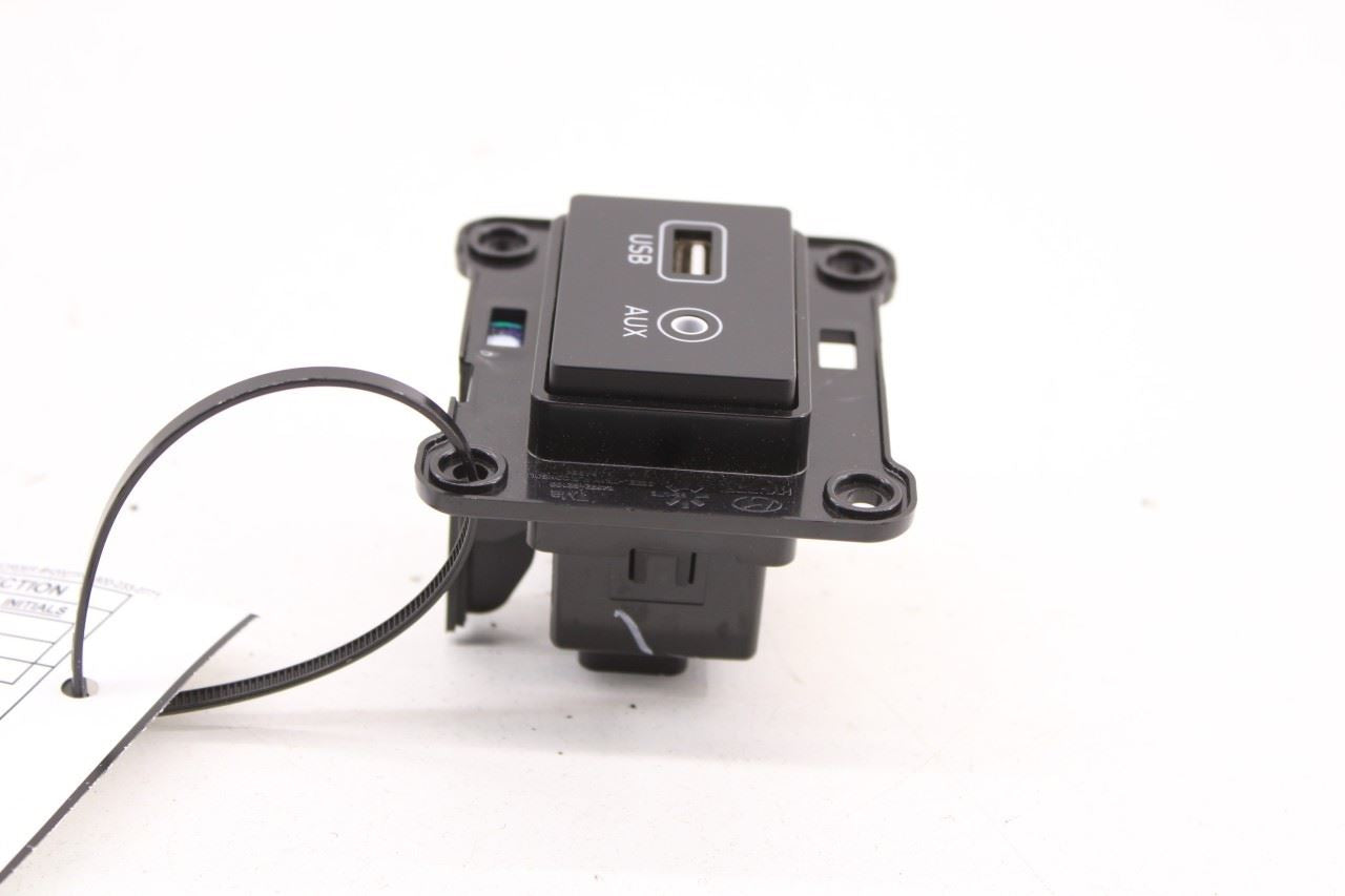 2019-20 Hyundai Santa Fe SEL Center Console USB Port AUX Jack Hub 96120-S1100-4X - Alshned Auto Parts