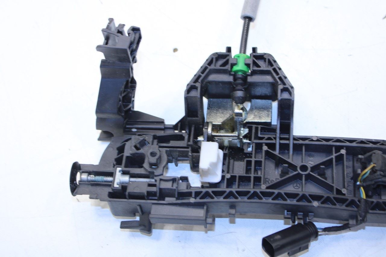 2012-15 Mercedes-Benz ML350 Rear RH Side Door Lock Latch Actuator w/ Handle Base3