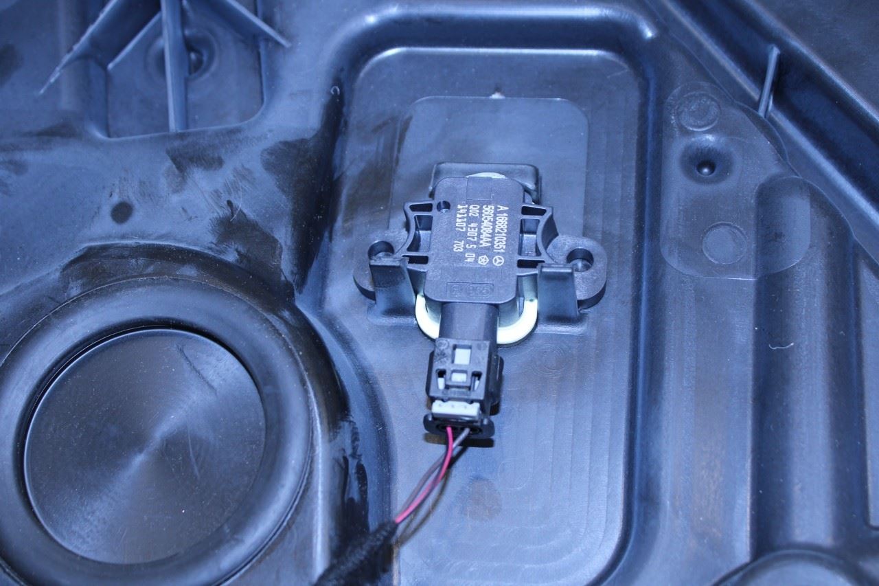 12-15 Mercedes-Benz ML350 FR LH Door Window Regulator w/ Carrier Plate and Motor - Alshned Auto Parts