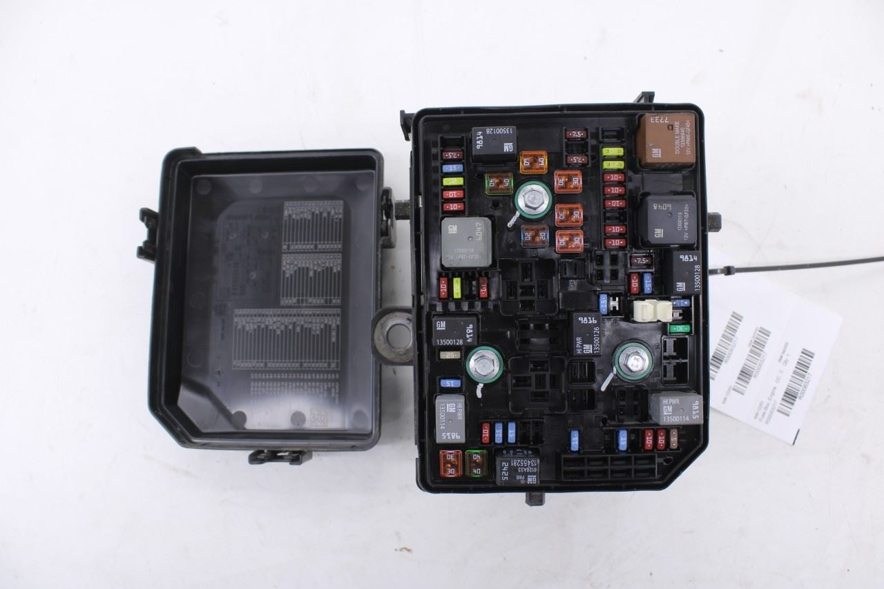 2018-21 Chevrolet Equinox LT 1.5L Engine Bay Fuse Relay Junction Block 232466820