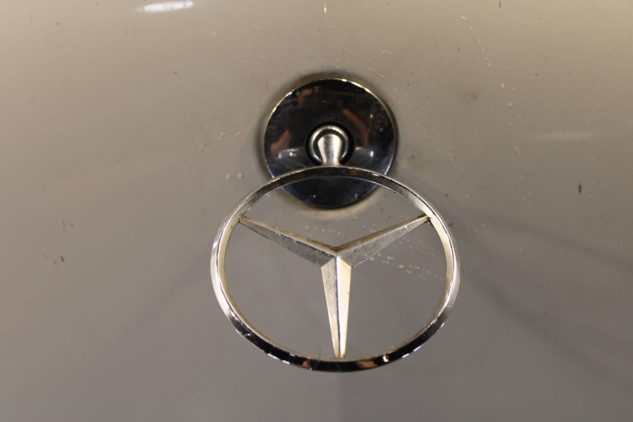 10-13 Mercedes-Benz E350 Sport 4Matic Front Hood Bonnet Panel 2128800157 *ReaD* - Alshned Auto Parts