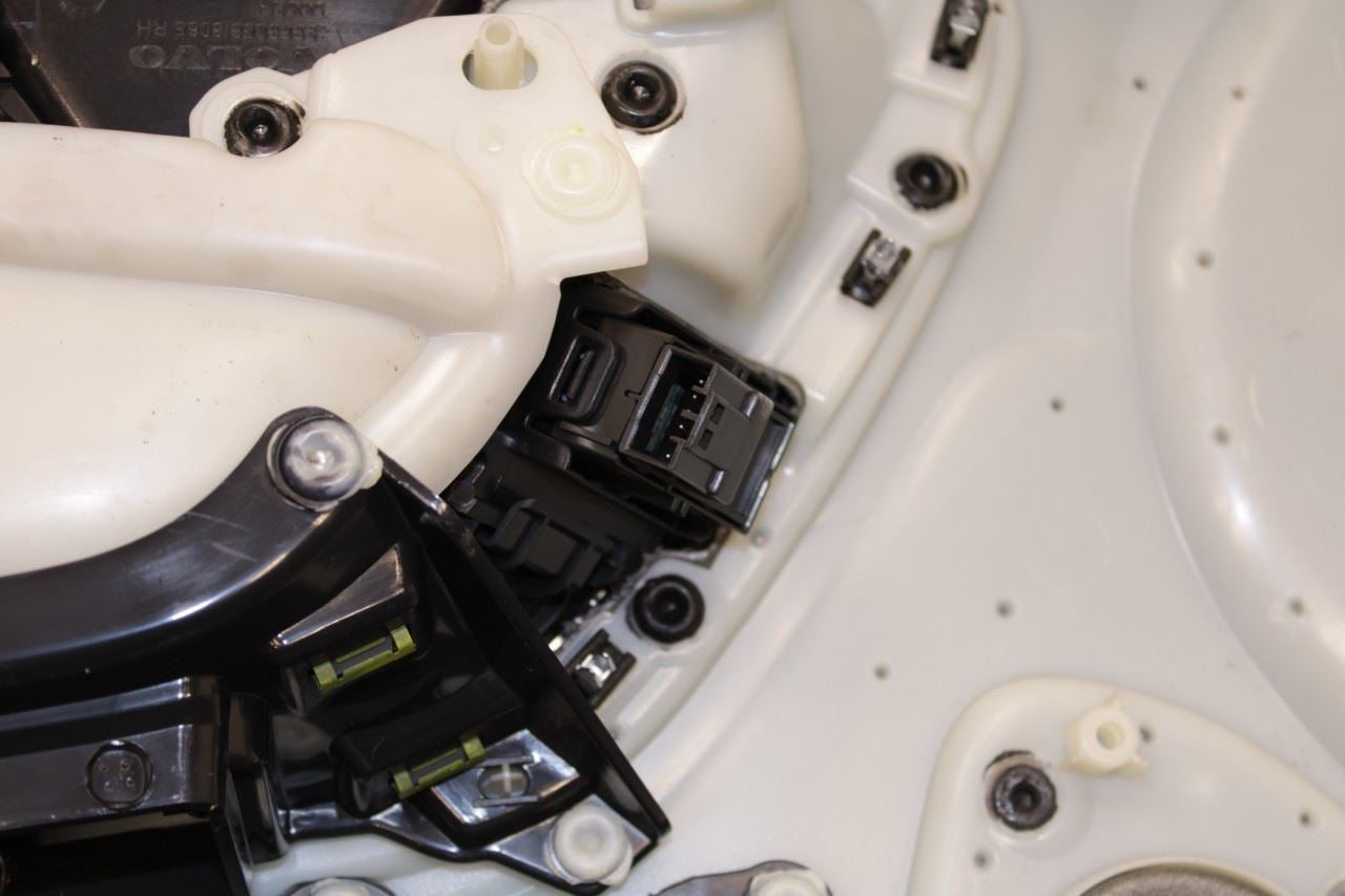 2014-2018 Volvo S60 T5 Premier Front Right Side Door Trim Panel 31366169 OEM - Alshned Auto Parts