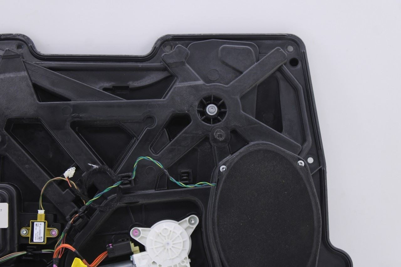 08-20 Dodge Grand Caravan Front Right Door Window Regulator w/ Carrier and Motor4