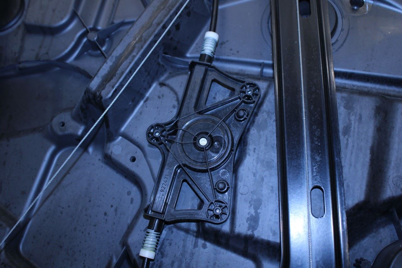 12-15 Mercedes-Benz ML350 FR RH Door Window Regulator w/ Carrier Plate and Motor - Alshned Auto Parts