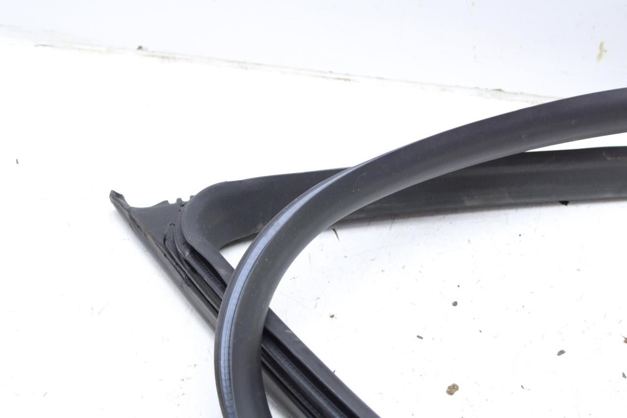 2014-2016 Maserati Ghibli Front Right Door Weatherstrip On Body 670108175 OEM - Alshned Auto Parts
