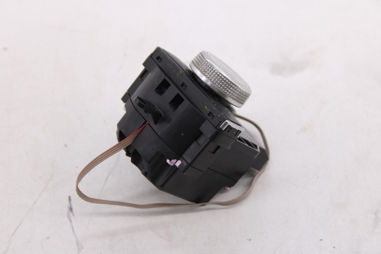 2010-13 Mercedes-Benz E350 Front Center Console Head Unit Controller 21287028516