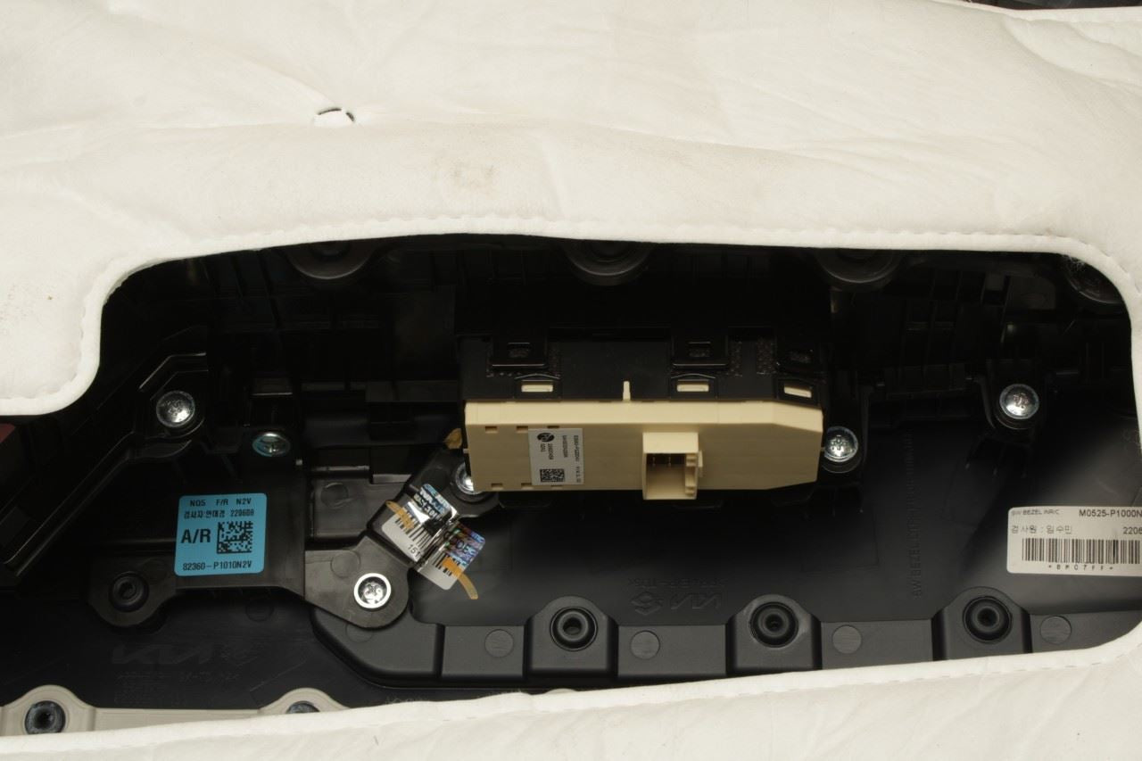 2023-2025 Kia Sportage Hybrid EX Front Right Door Trim Panel 82308-P1230-BP8 OEM - Alshned Auto Parts