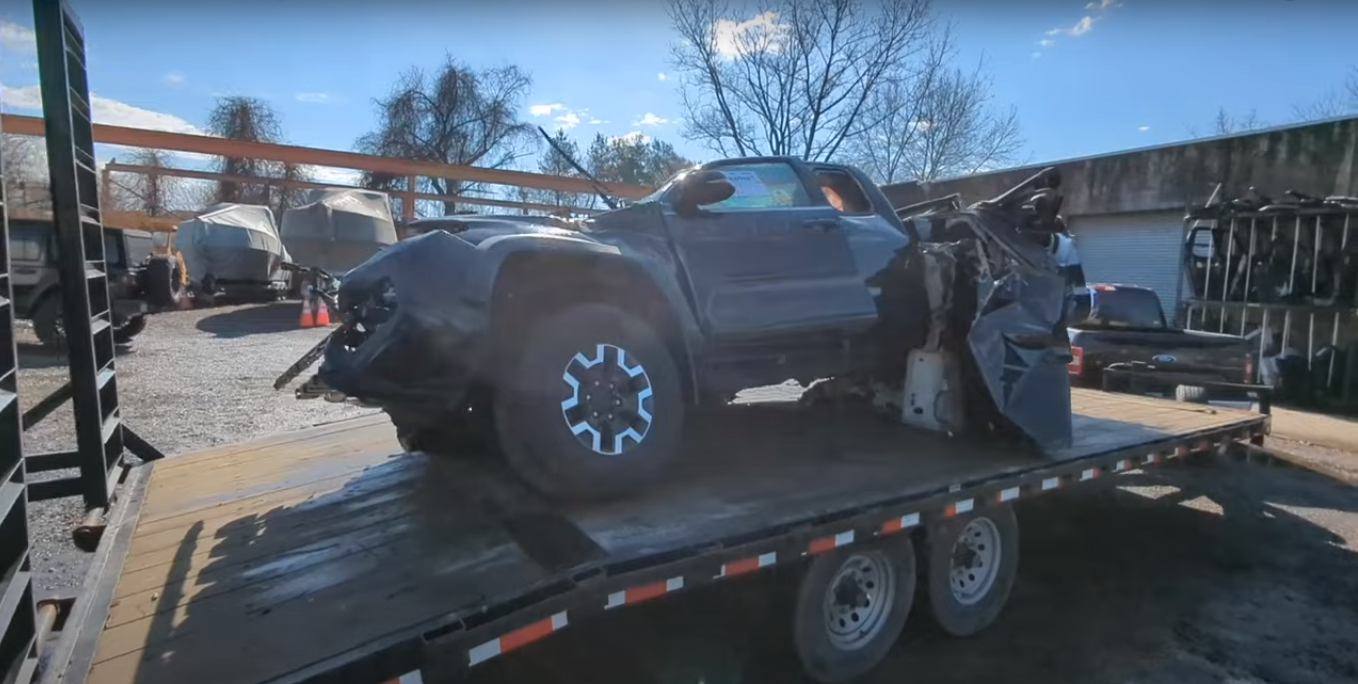 Load video: WOW Insane accident 2019 Toyota Tacoma. Alshned